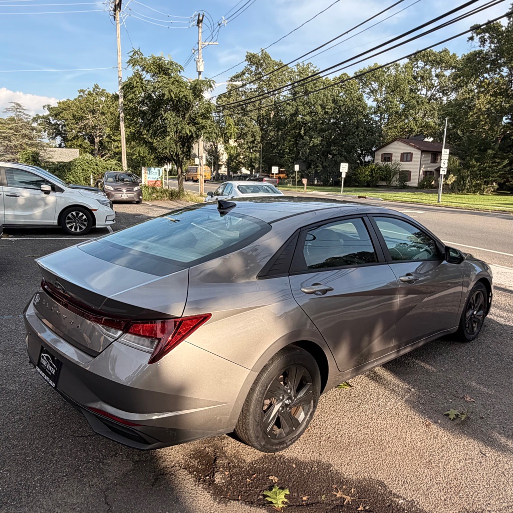 Photo 5 of this HYUNDAI ELANTRA