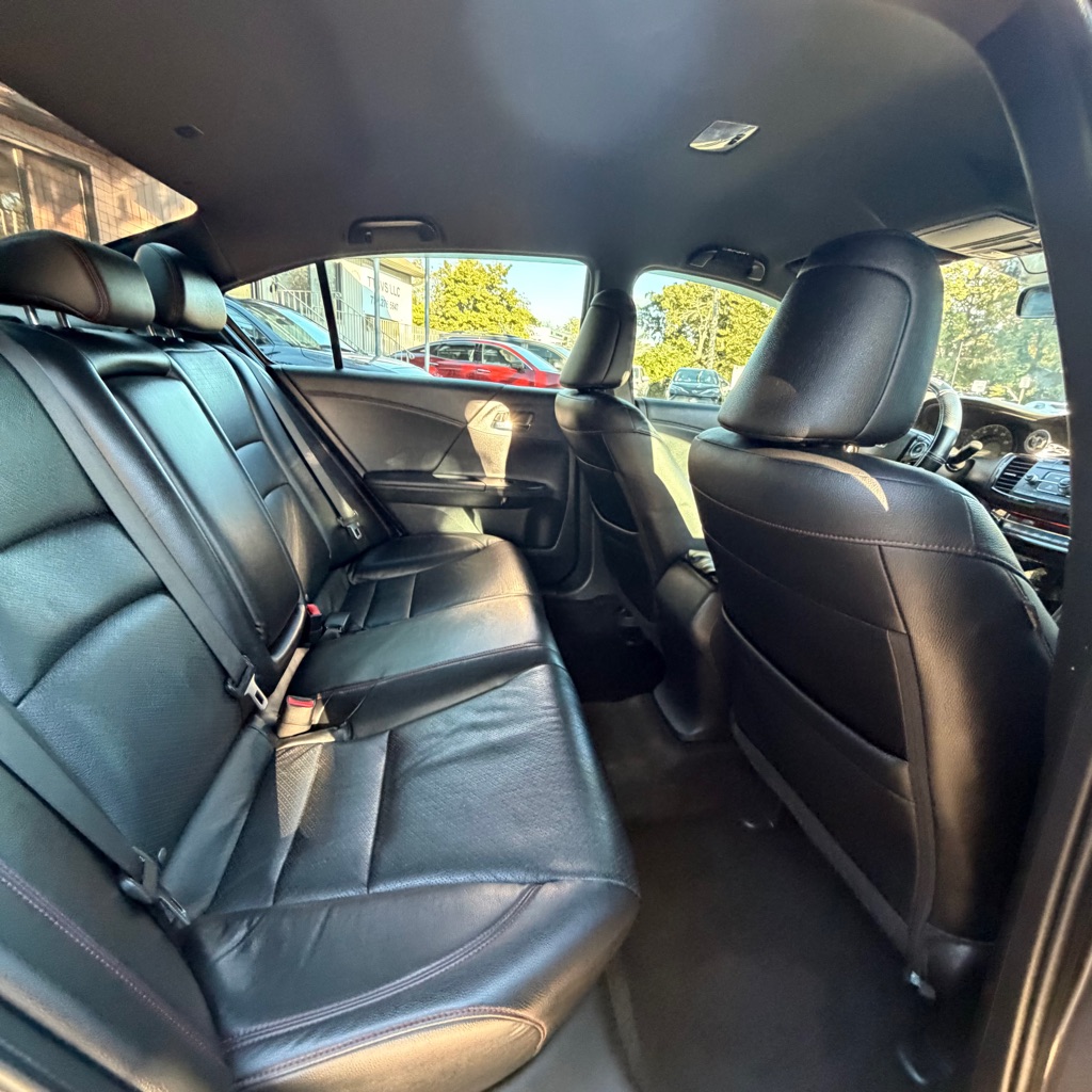 Photo 13 of this HONDA ACCORD