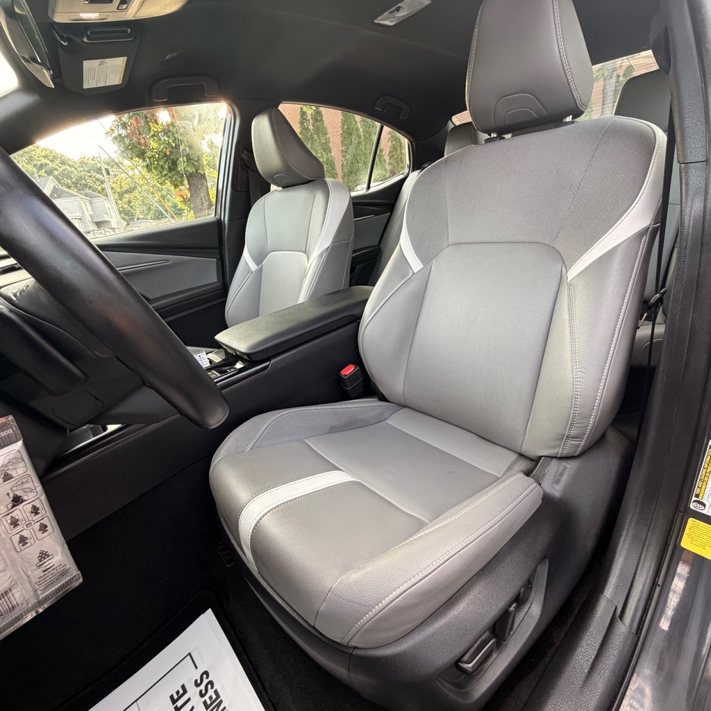 Photo 17 of this TOYOTA CAMRY