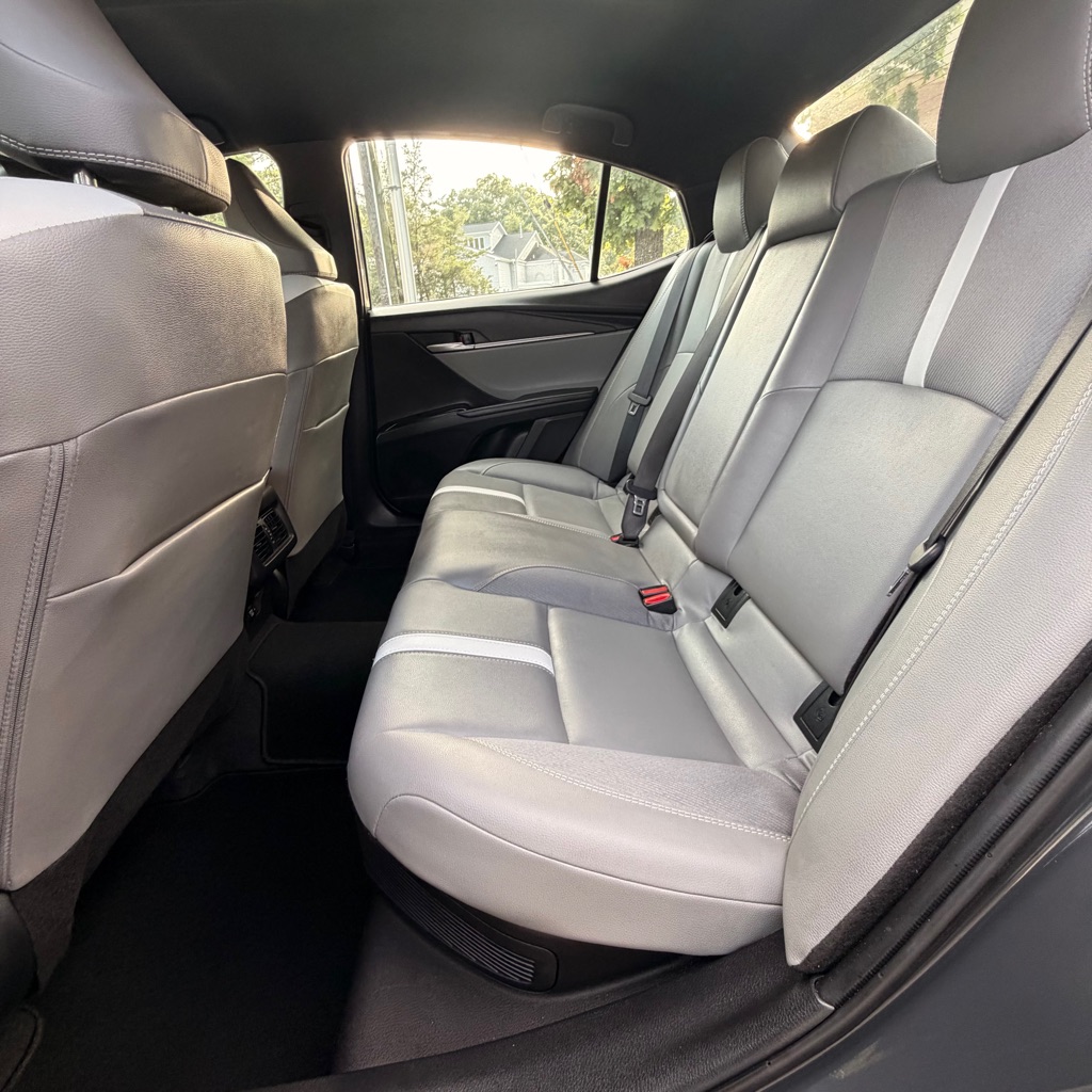 Photo 11 of this TOYOTA CAMRY