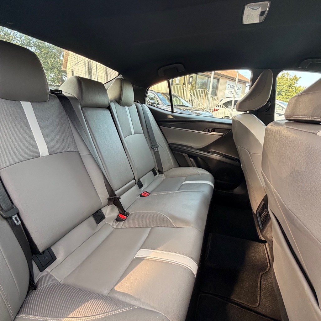 Photo 12 of this TOYOTA CAMRY