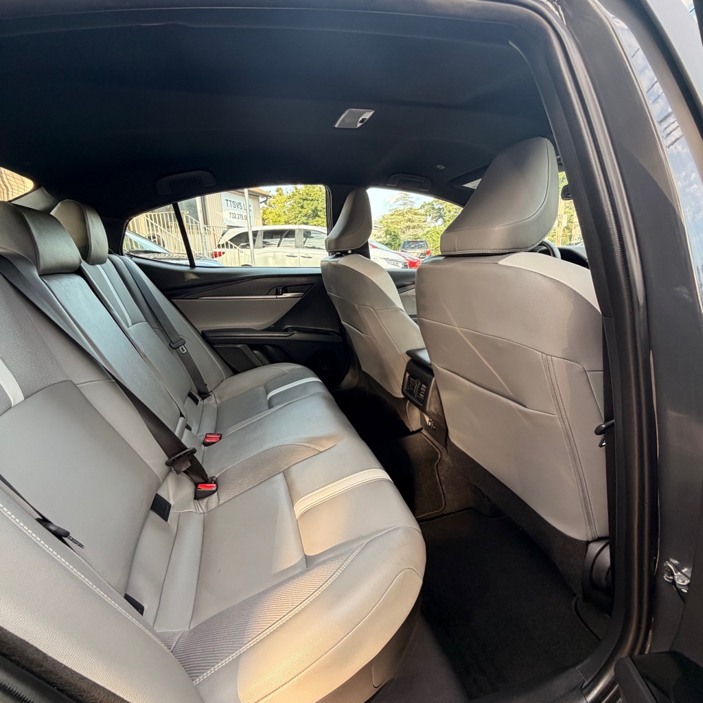 Photo 13 of this TOYOTA CAMRY