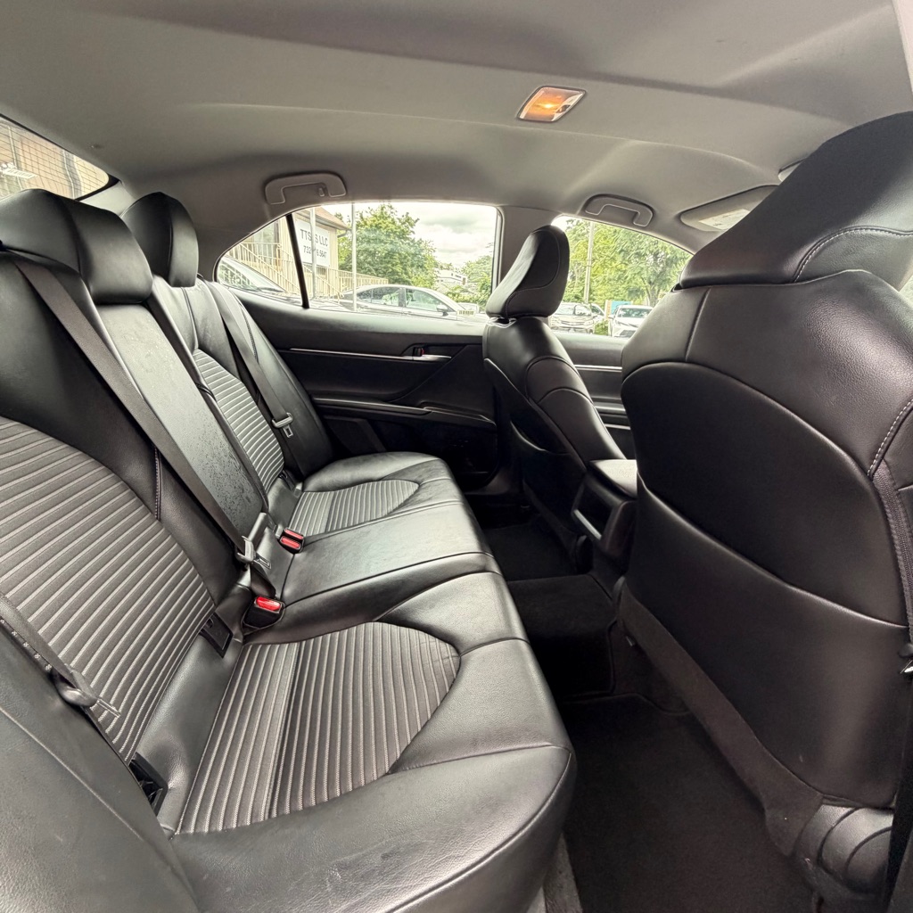 Photo 13 of this TOYOTA CAMRY
