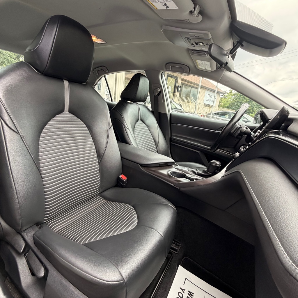 Photo 15 of this TOYOTA CAMRY
