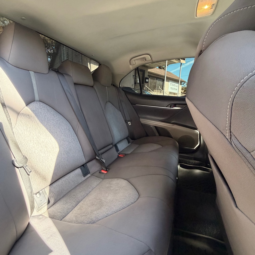 Photo 12 of this TOYOTA CAMRY