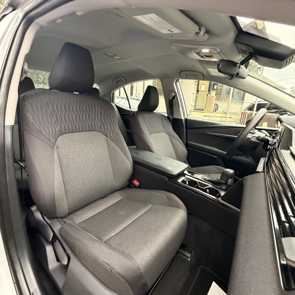 Photo 14 of this TOYOTA CAMRY