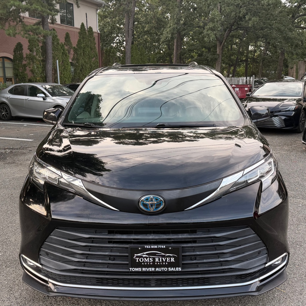 Photo 8 of this TOYOTA SIENNA