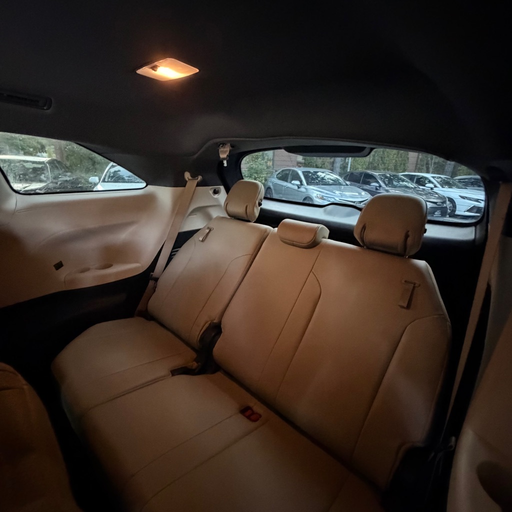 Photo 11 of this TOYOTA SIENNA