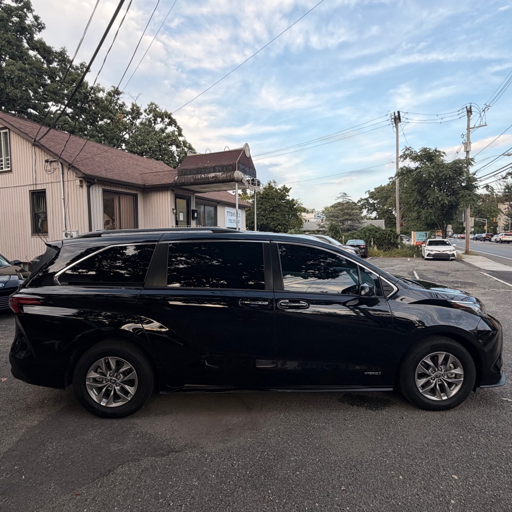 Photo 6 of this TOYOTA SIENNA