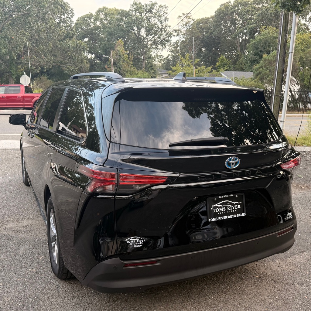 Photo 3 of this TOYOTA SIENNA