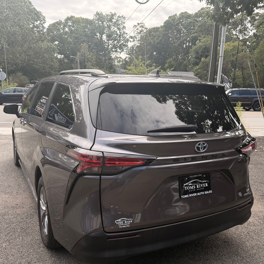 Photo 3 of this TOYOTA SIENNA