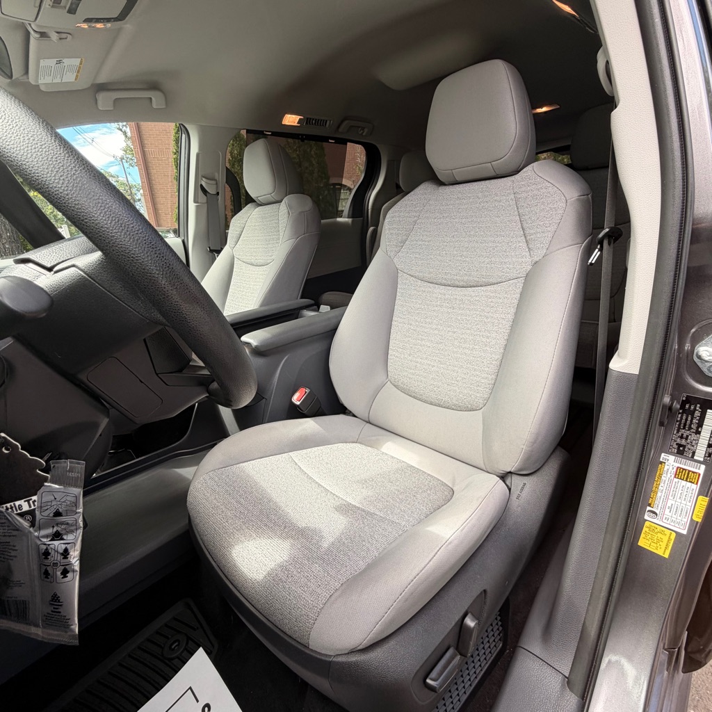 Photo 20 of this TOYOTA SIENNA