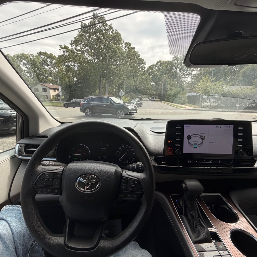 Photo 22 of this TOYOTA SIENNA