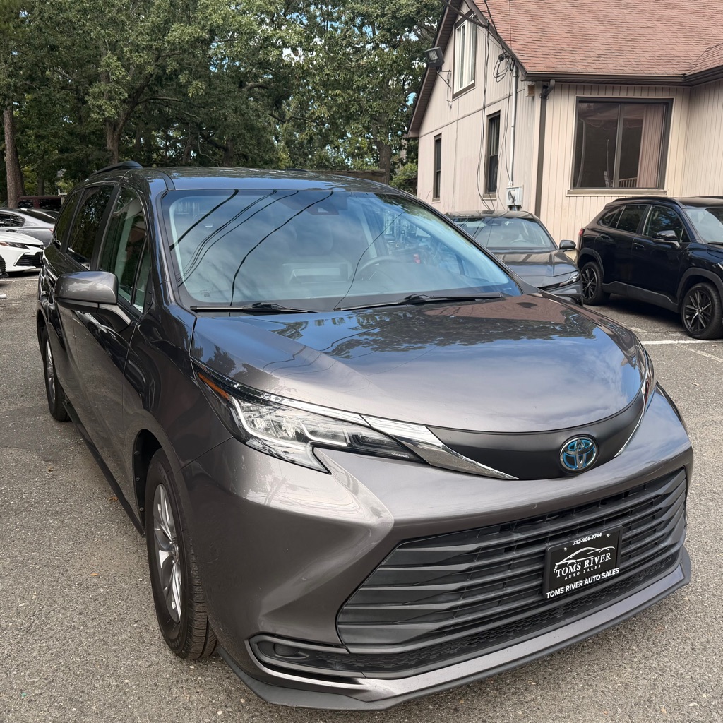 Photo 7 of this TOYOTA SIENNA