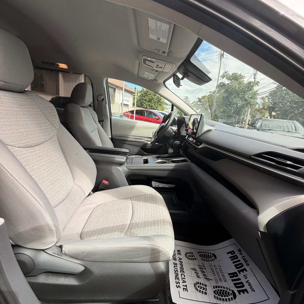 Photo 19 of this TOYOTA SIENNA
