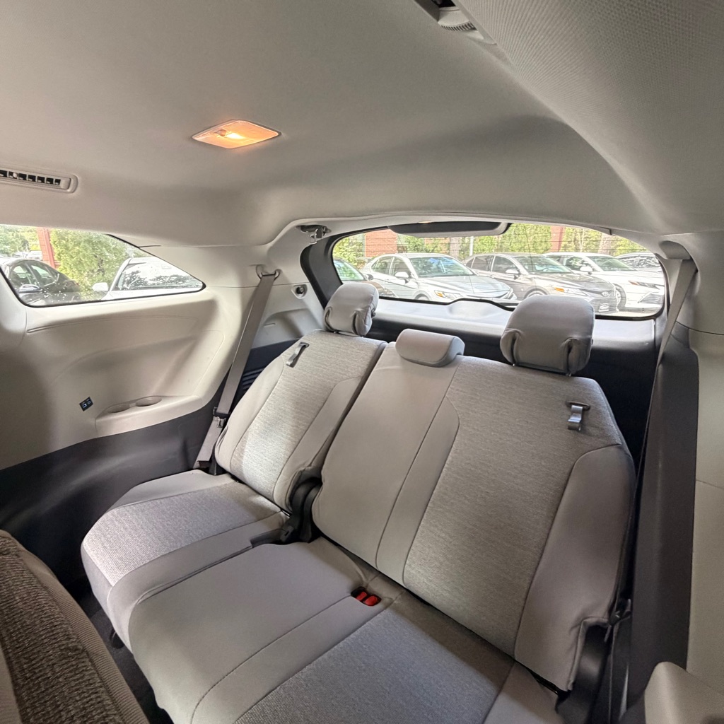 Photo 11 of this TOYOTA SIENNA