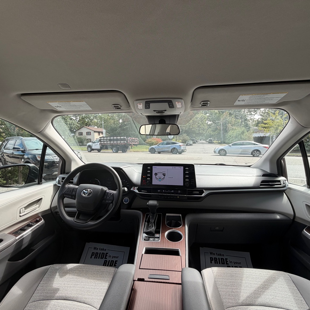 Photo 17 of this TOYOTA SIENNA