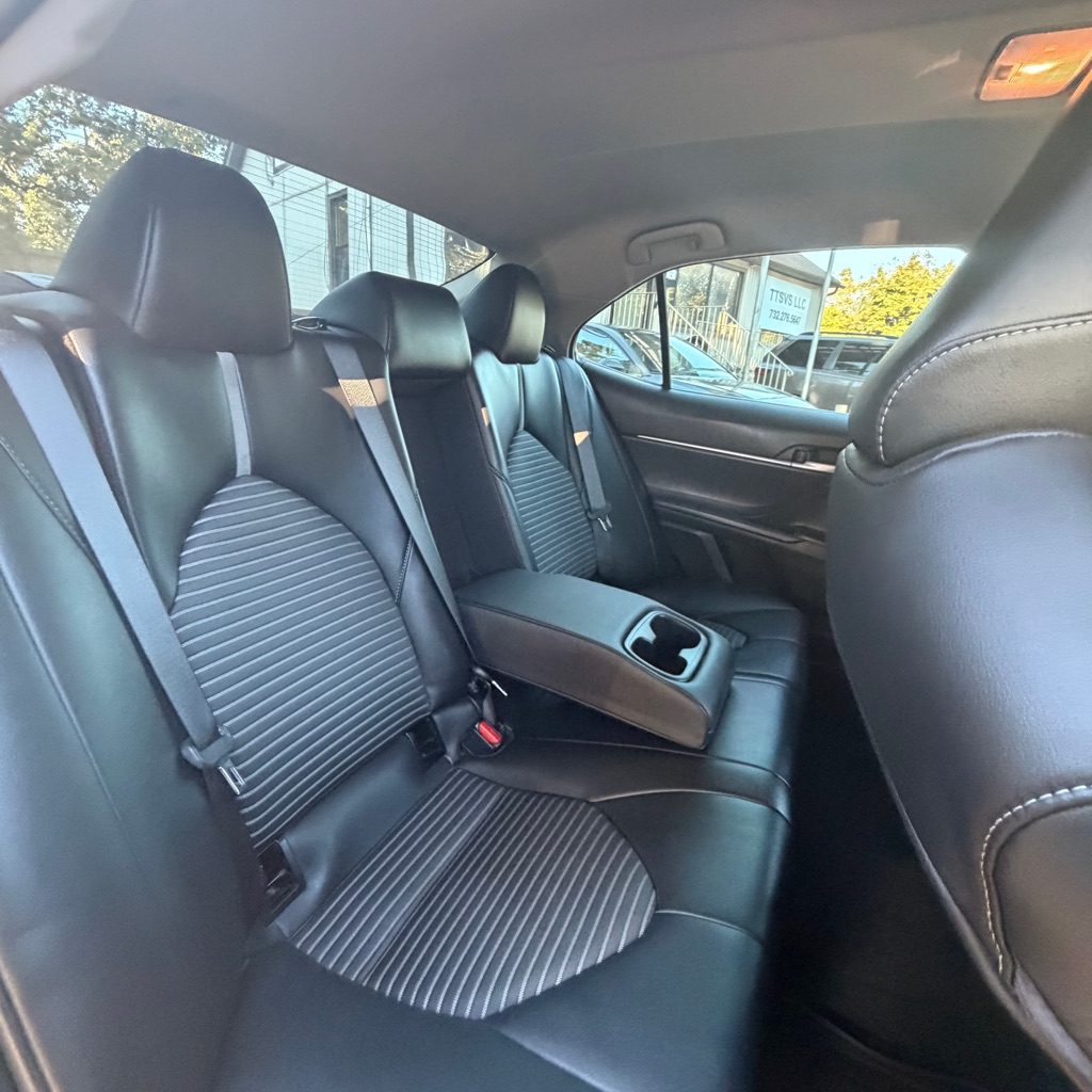 Photo 12 of this TOYOTA CAMRY