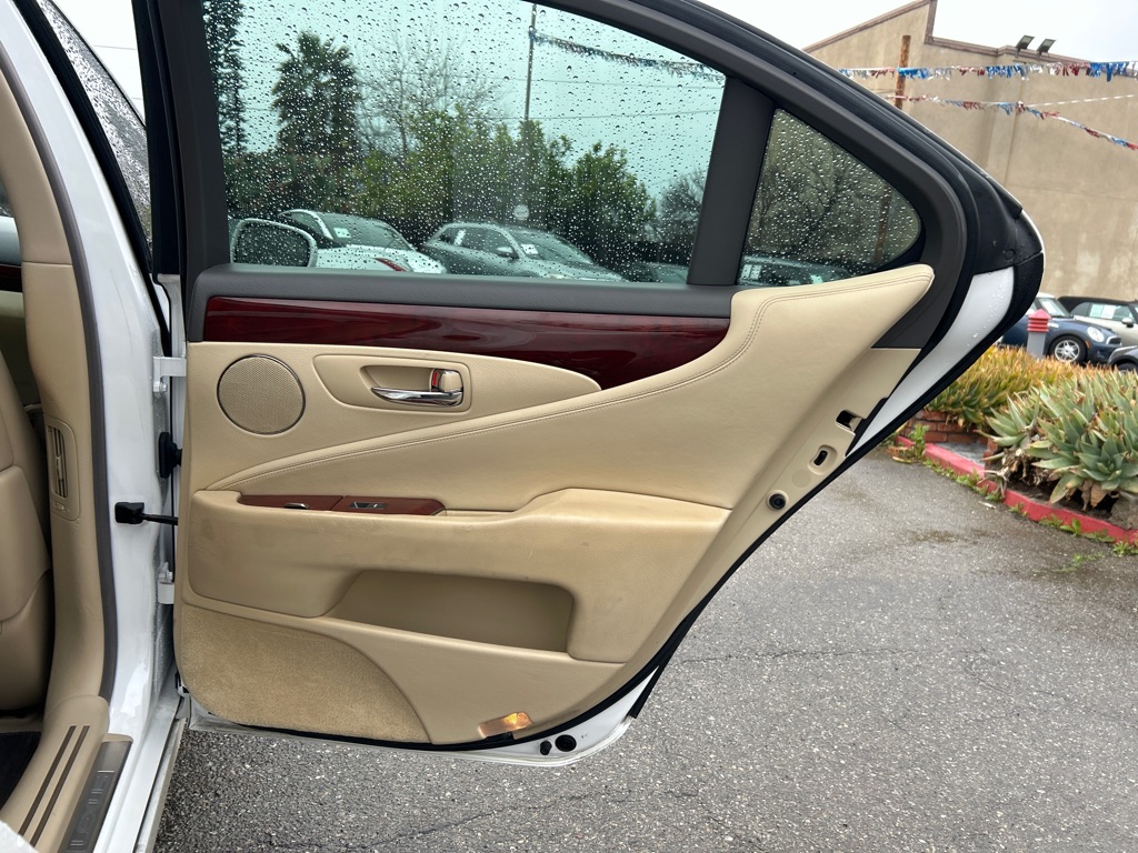 LEXUS LS 2008 LEXUS LS JTHBL46F085075863