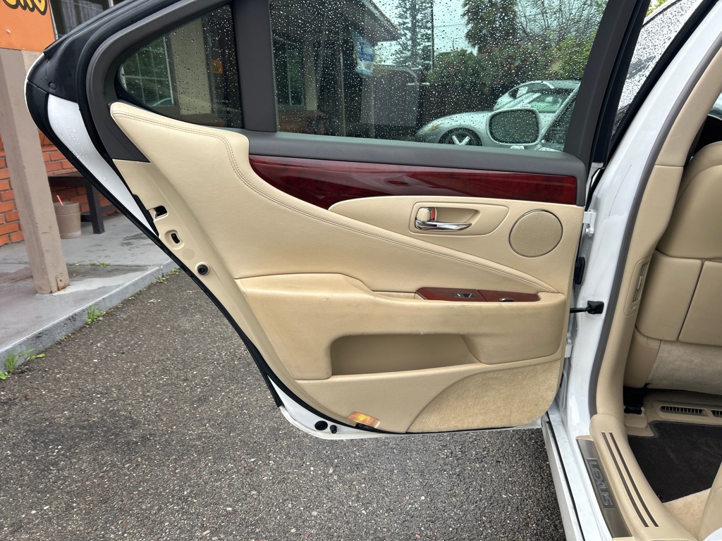 LEXUS LS 2008 LEXUS LS JTHBL46F085075863