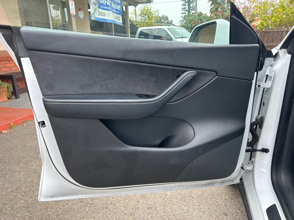 TESLA MODEL Y 2021 TESLA MODEL Y 5YJYGDEE8MF087437
