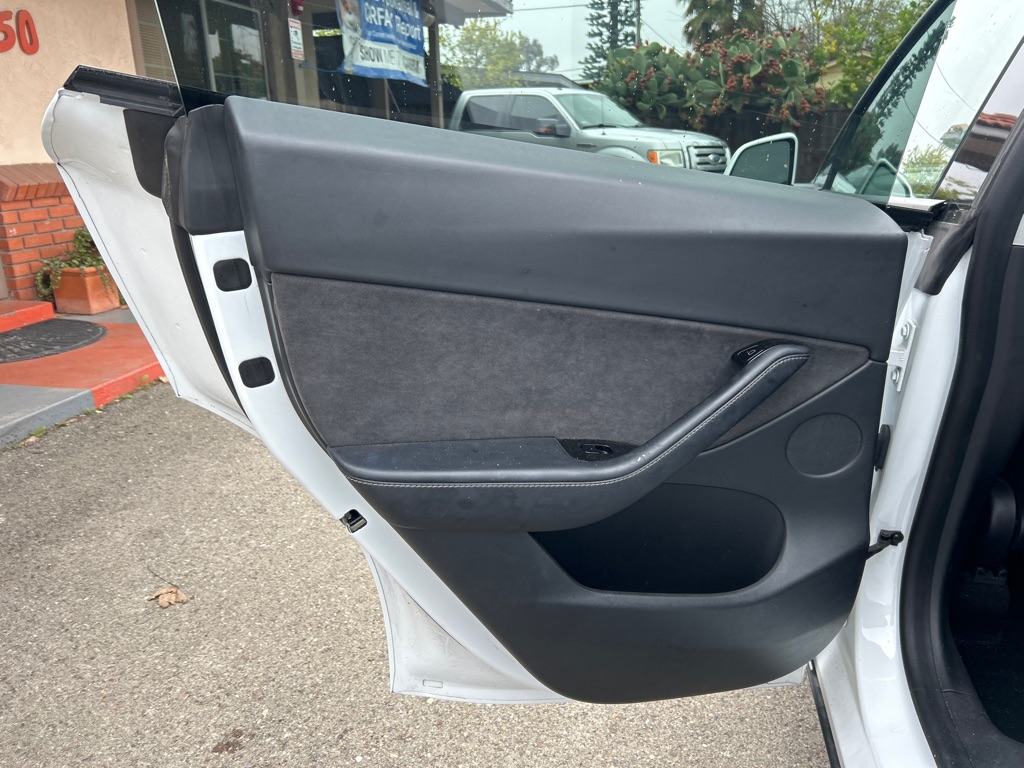 TESLA MODEL Y 2021 TESLA MODEL Y 5YJYGDEE8MF087437