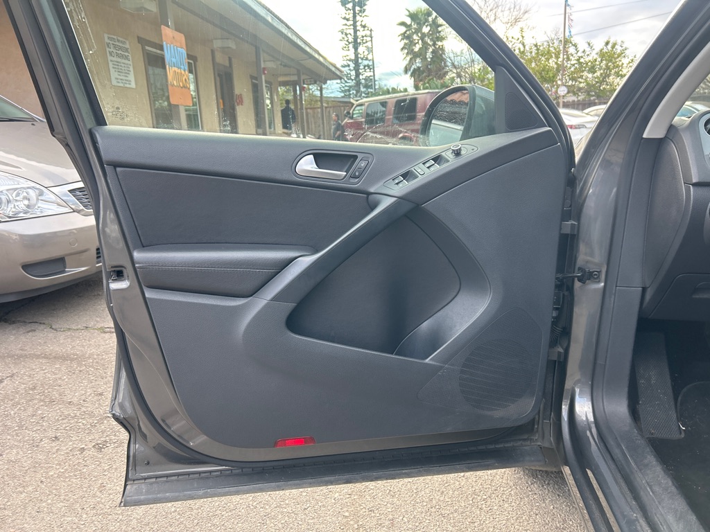 VOLKSWAGEN TIGUAN 2013 VOLKSWAGEN TIGUAN WVGAV3AX4DW611568