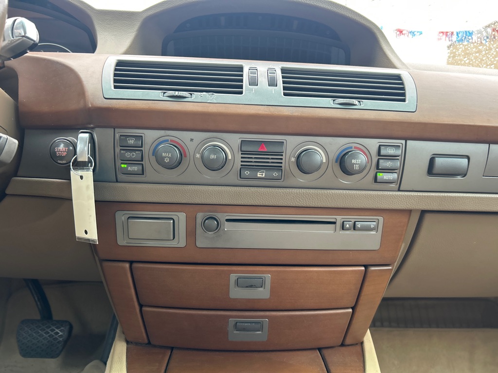 BMW 745 2002 BMW 745 WBAGL634X2DP54085