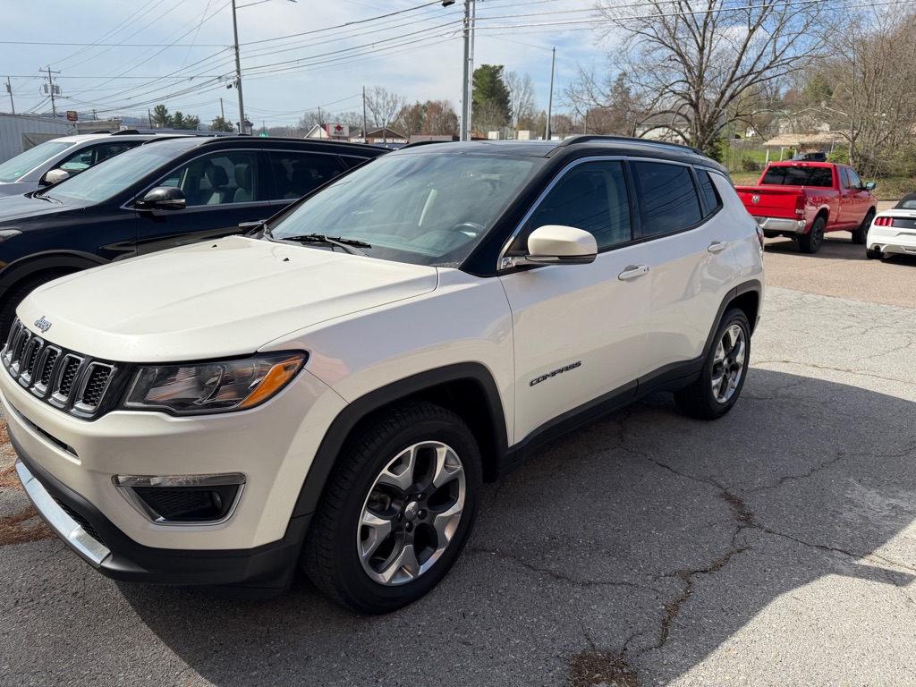 Photo 2 of this JEEP COMPASS