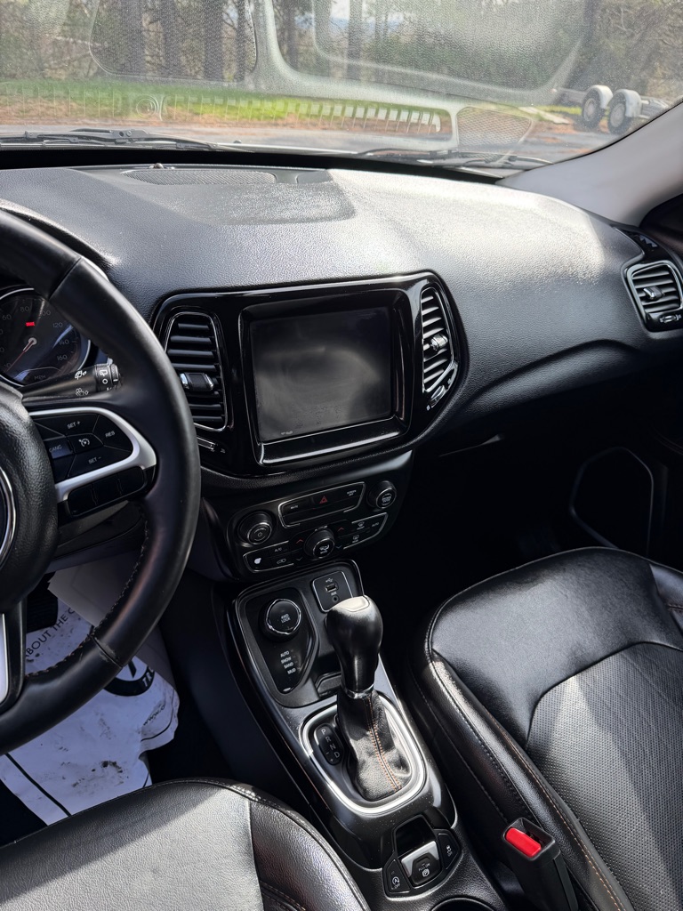 Photo 7 of this JEEP COMPASS
