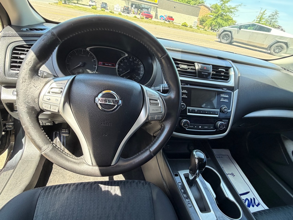Photo 8 of this NISSAN ALTIMA