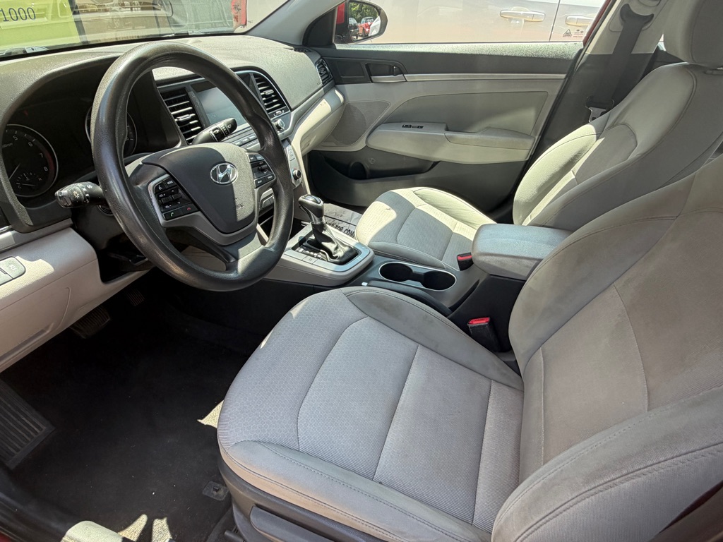 Photo 5 of this HYUNDAI ELANTRA