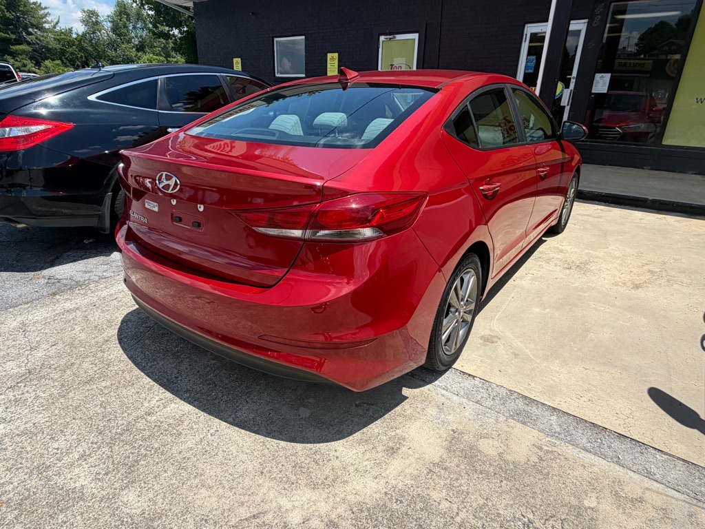 Photo 4 of this HYUNDAI ELANTRA