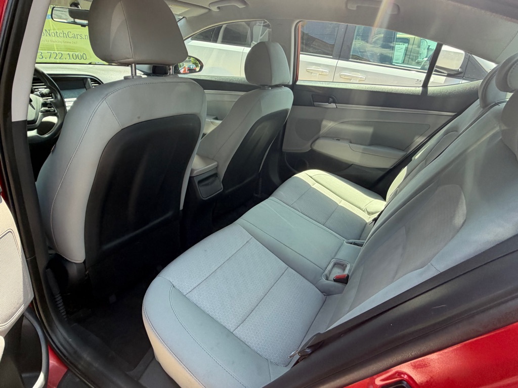 Photo 6 of this HYUNDAI ELANTRA