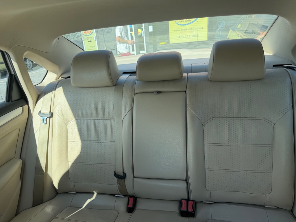 Photo 10 of this VOLKSWAGEN PASSAT
