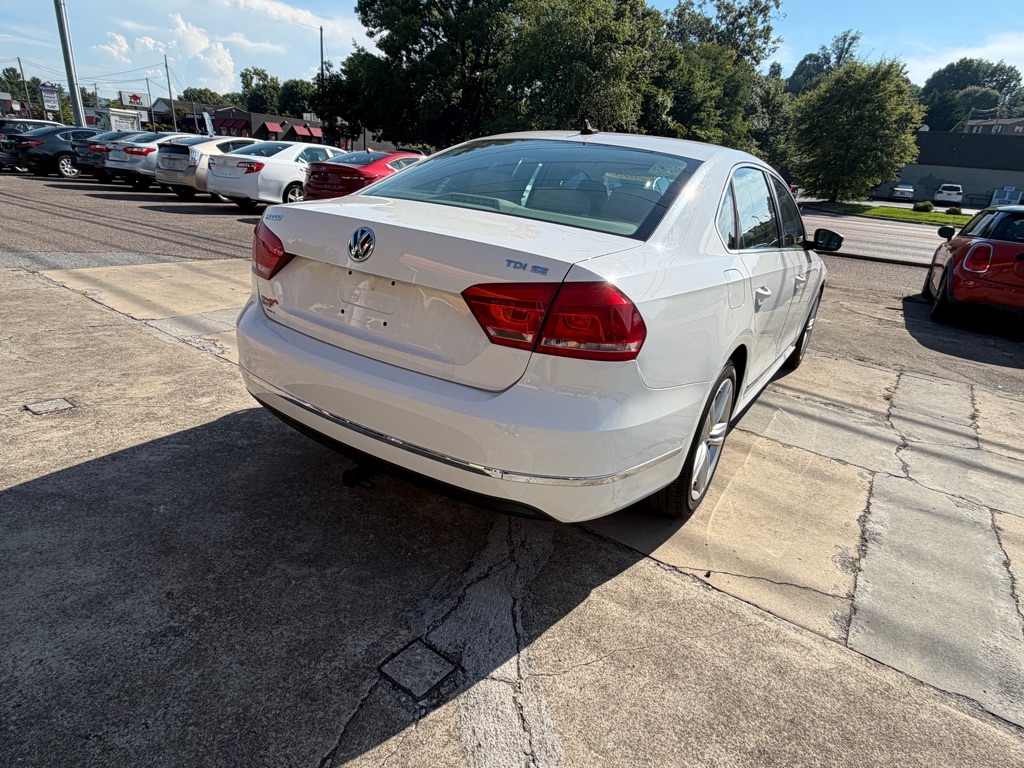 Photo 5 of this VOLKSWAGEN PASSAT