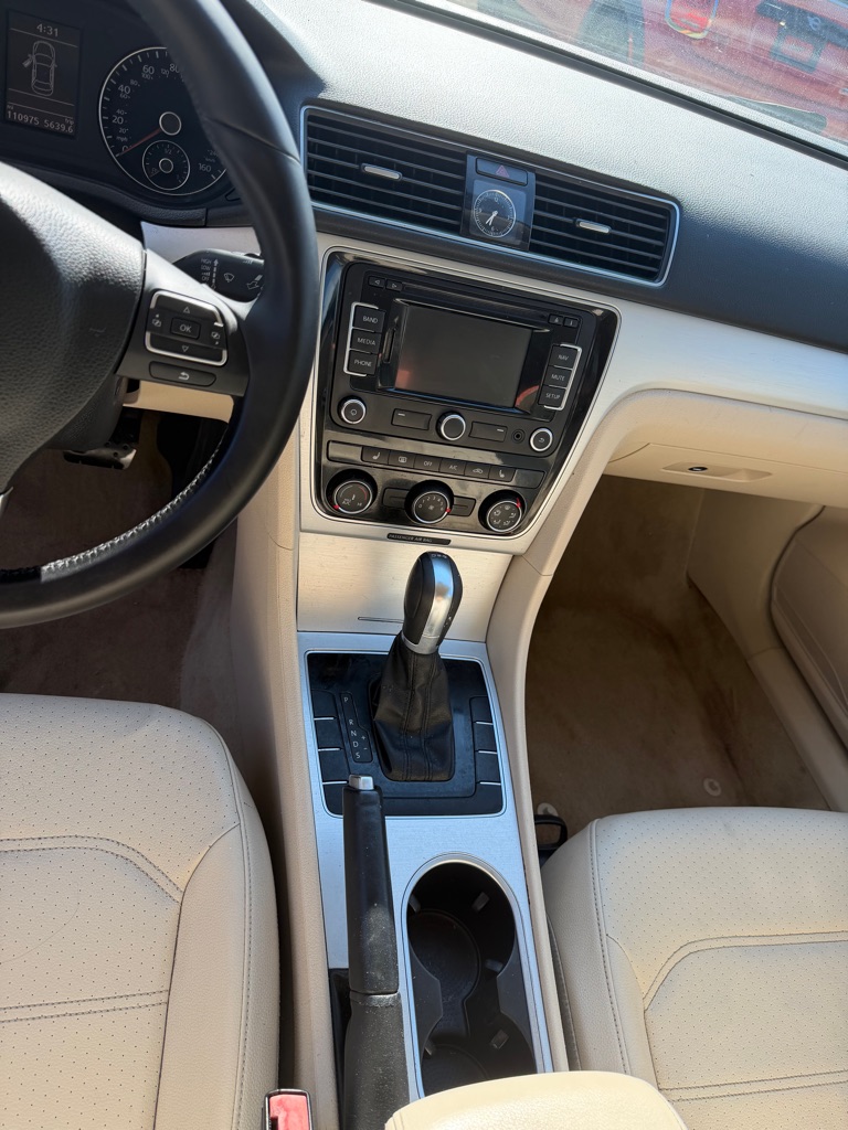 Photo 9 of this VOLKSWAGEN PASSAT