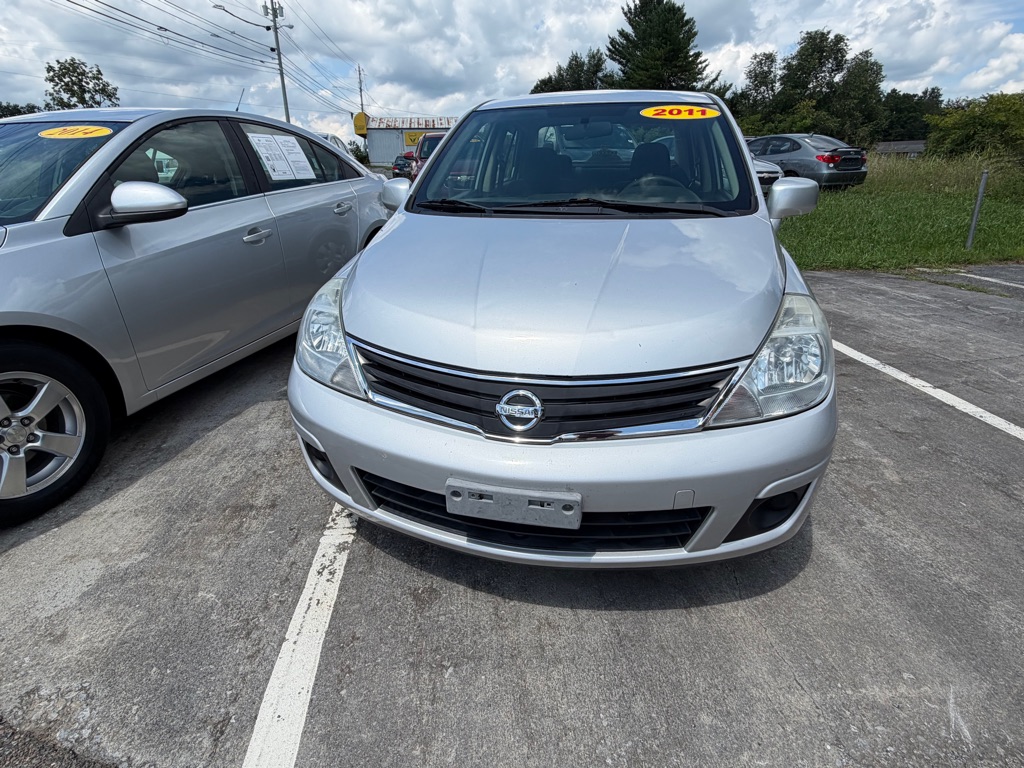 Photo 3 of this NISSAN VERSA
