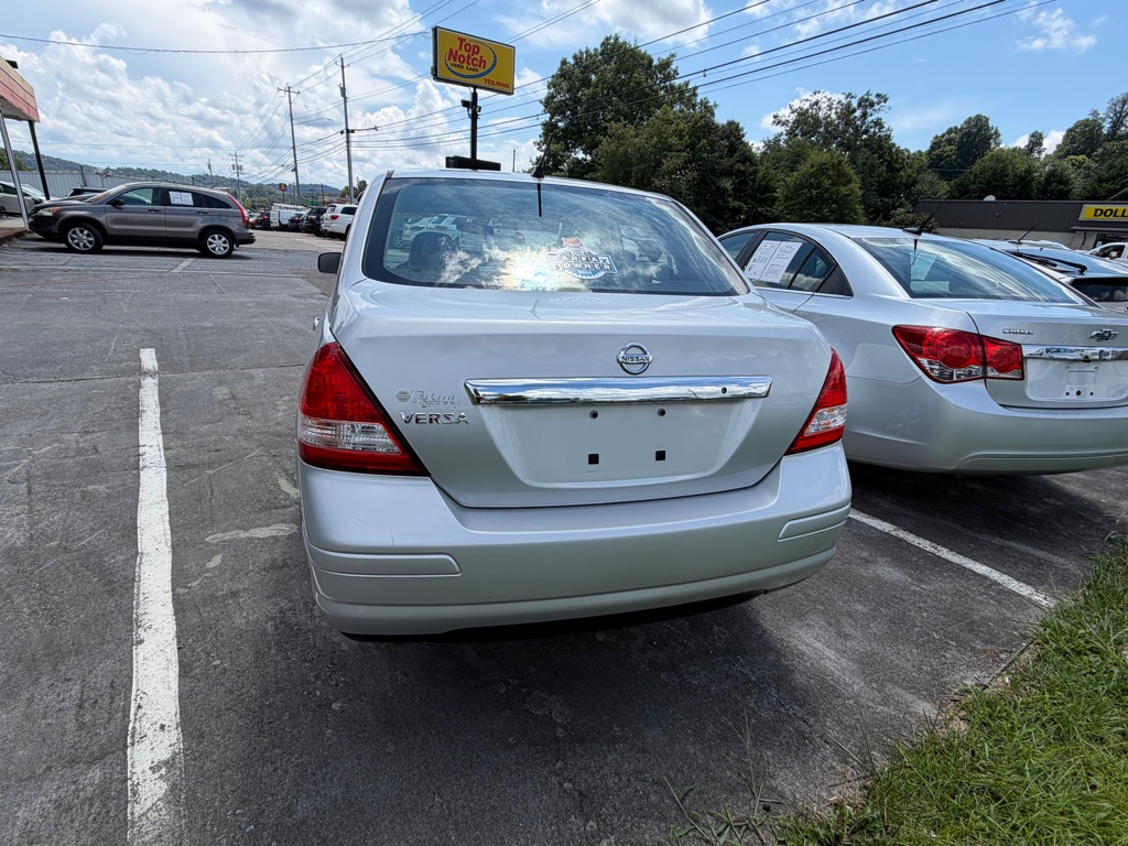 Photo 6 of this NISSAN VERSA