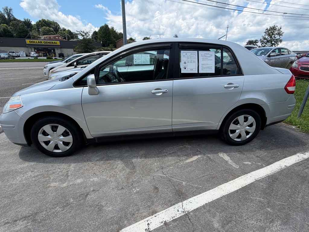 Photo 2 of this NISSAN VERSA