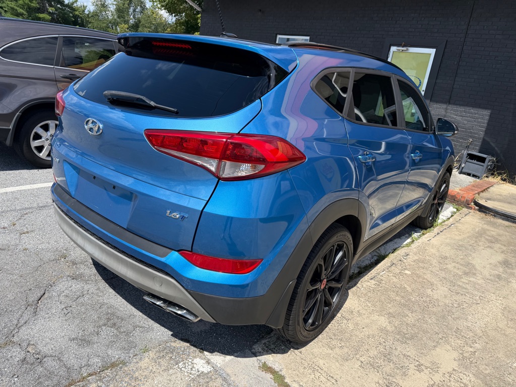 Photo 6 of this HYUNDAI TUCSON