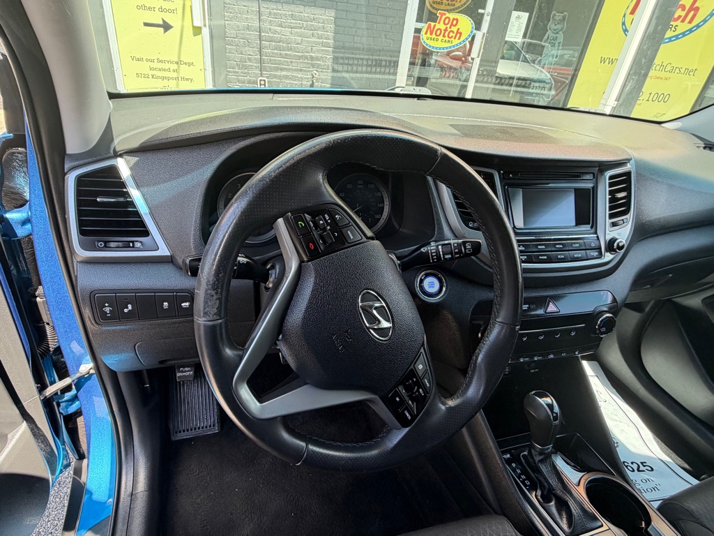 Photo 9 of this HYUNDAI TUCSON