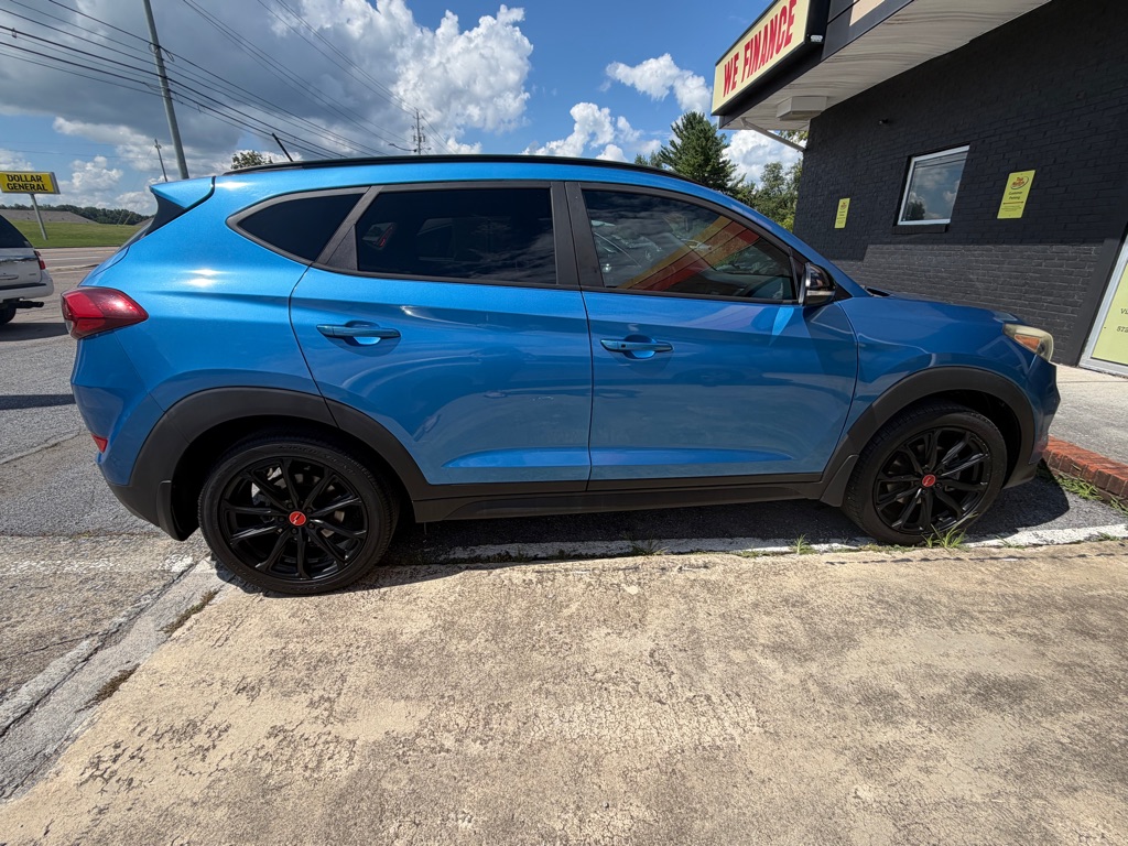Photo 7 of this HYUNDAI TUCSON