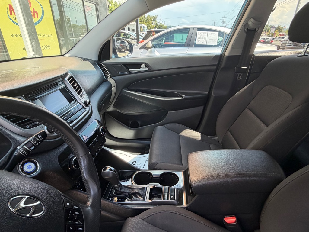 Photo 10 of this HYUNDAI TUCSON