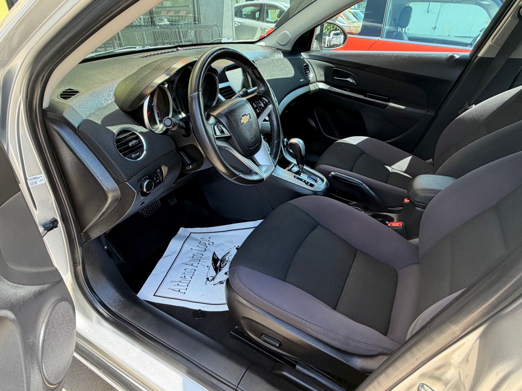 Photo 12 of this CHEVROLET CRUZE