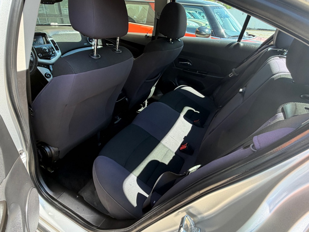Photo 8 of this CHEVROLET CRUZE