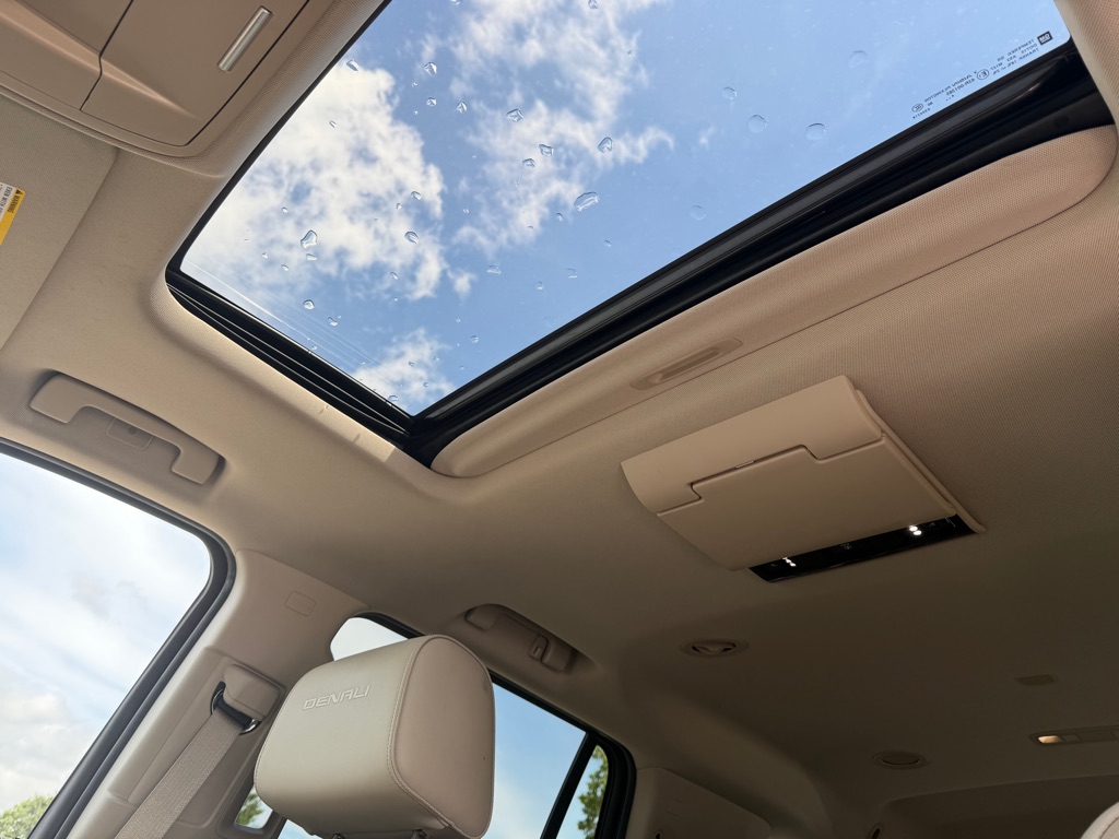 Photo 13 of this GMC YUKON