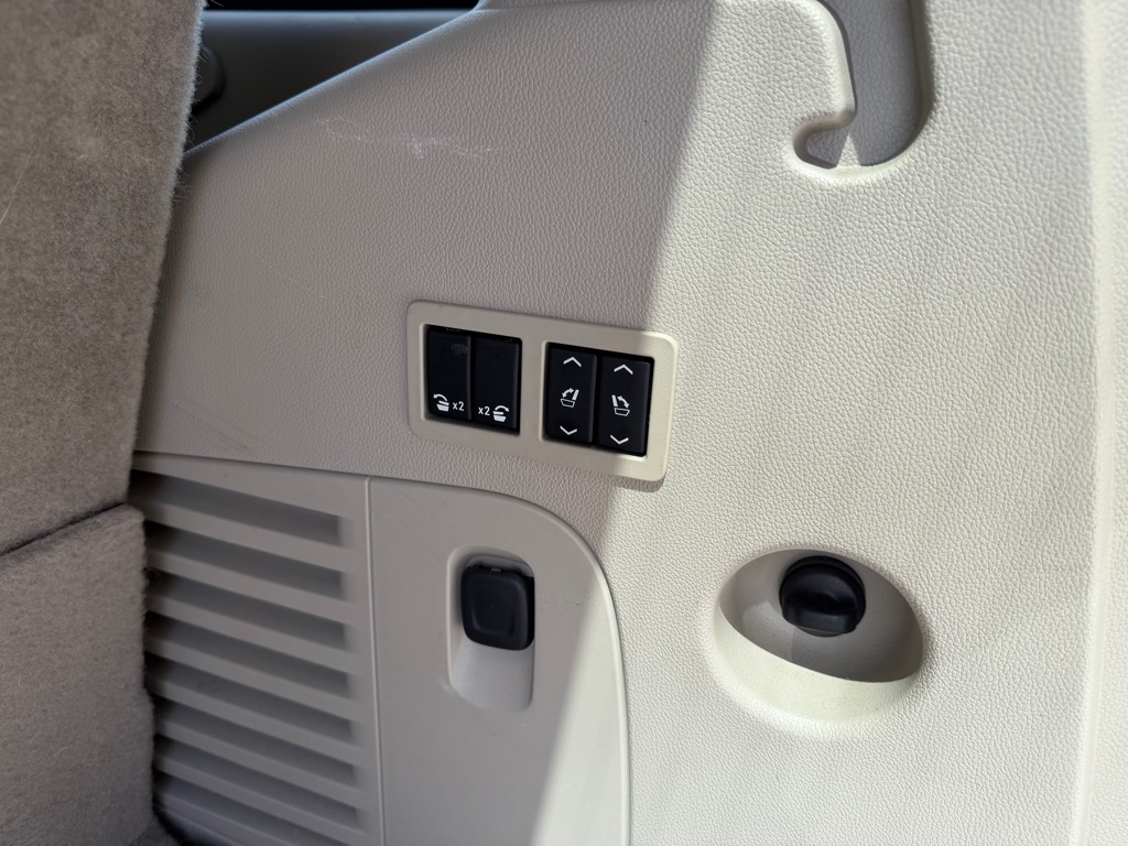 Photo 17 of this GMC YUKON