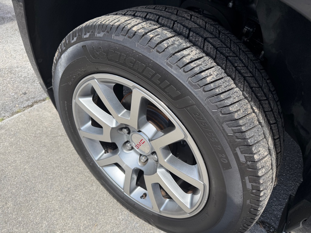 Photo 9 of this GMC YUKON