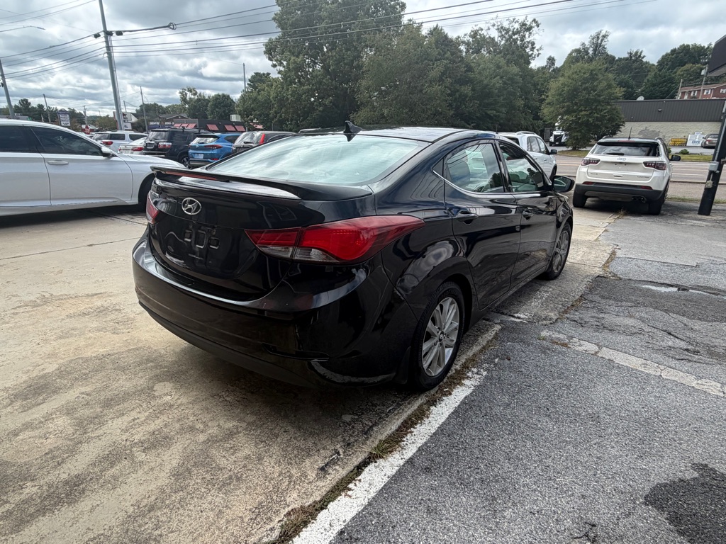 Photo 6 of this HYUNDAI ELANTRA